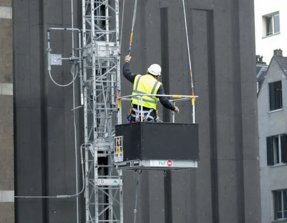 Sécurisez vos chantiers à Caen : Équipements anti-chute essentiels pour la protection des ouvriers en hauteur